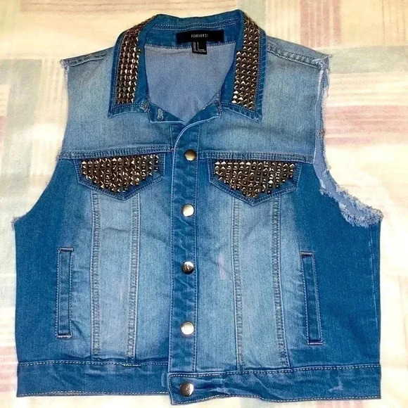 FOREVER 21 FANCY  DENIM JEANS WEST WITH METALLIC BUTTONS NEW CONDITION - Picture 1 of 6